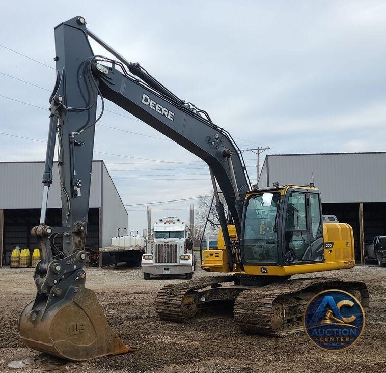 2022 John Deere 200G  excavator