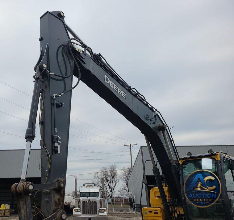 2022 John Deere 200G  excavator