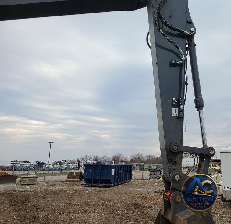 2022 John Deere 200G  excavator