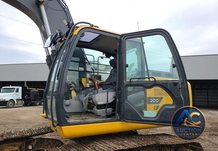 2022 John Deere 200G  excavator