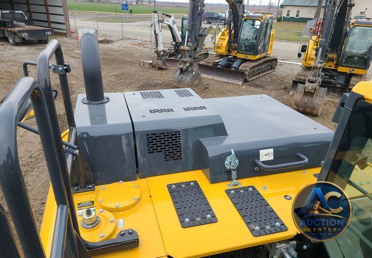 2022 John Deere 200G  excavator