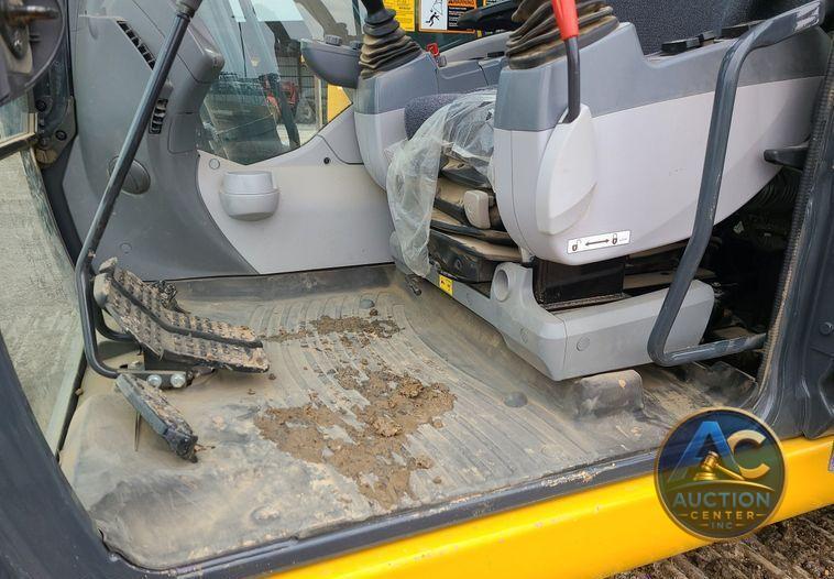 2022 John Deere 200G  excavator