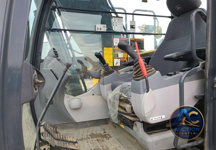2022 John Deere 200G  excavator