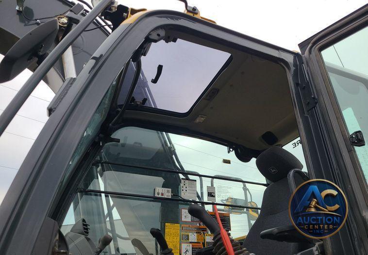 2022 John Deere 200G  excavator