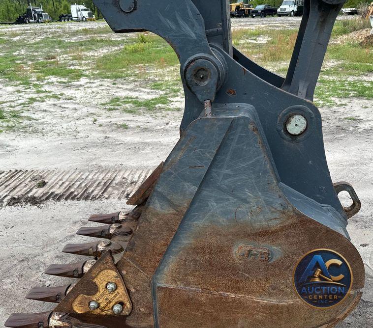 2022 John Deere 250G LC excavator