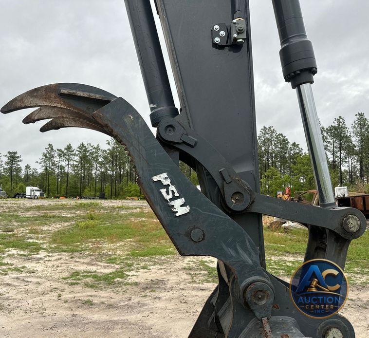 2022 John Deere 250G LC excavator