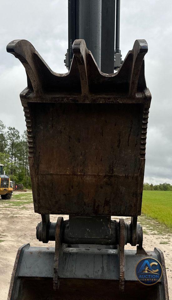 2022 John Deere 250G LC excavator
