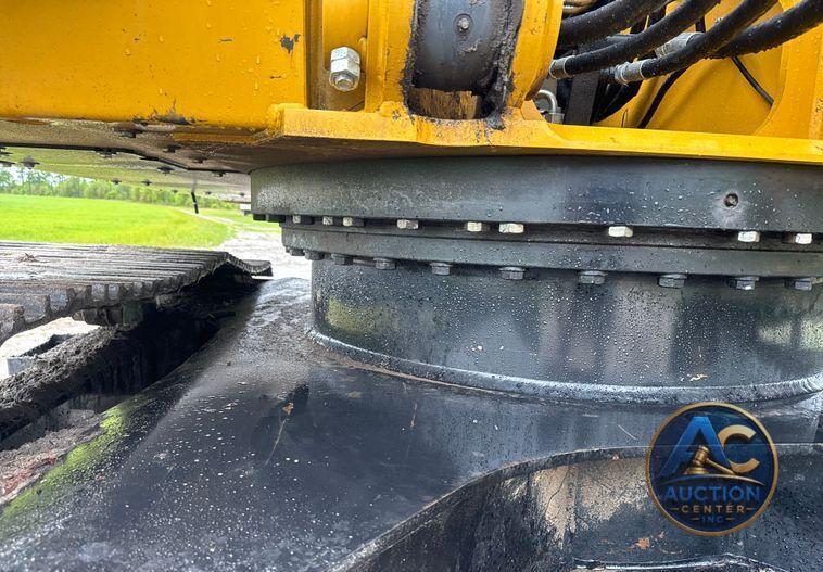 2022 John Deere 250G LC excavator