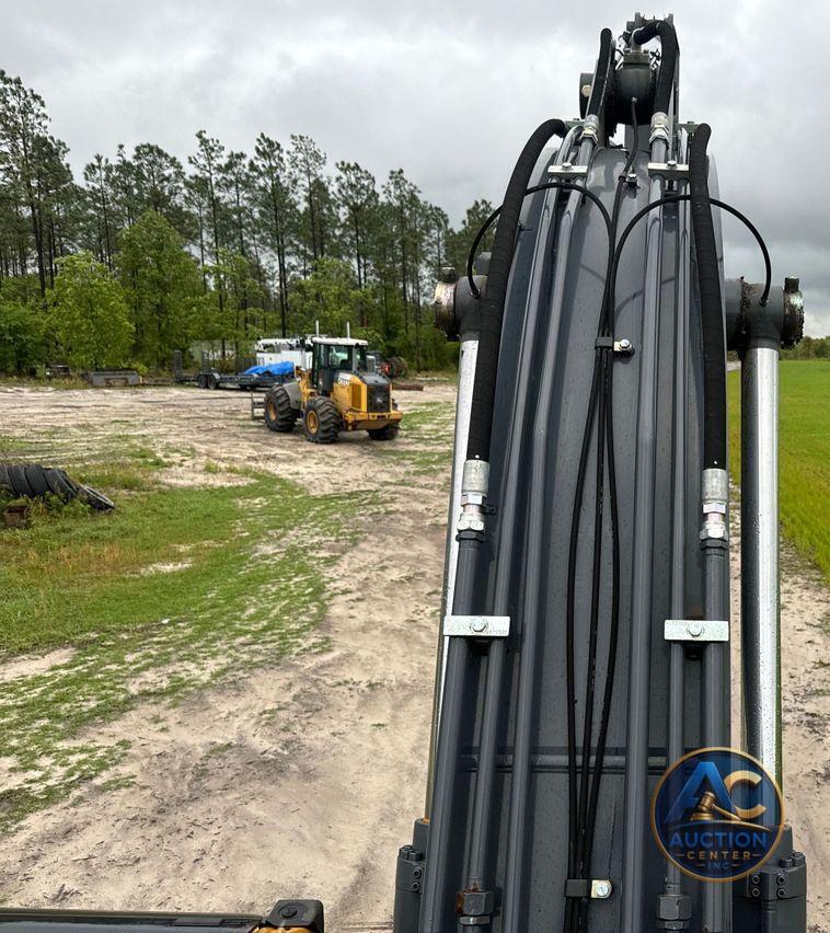 2022 John Deere 250G LC excavator
