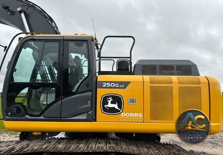 2022 John Deere 250G LC excavator