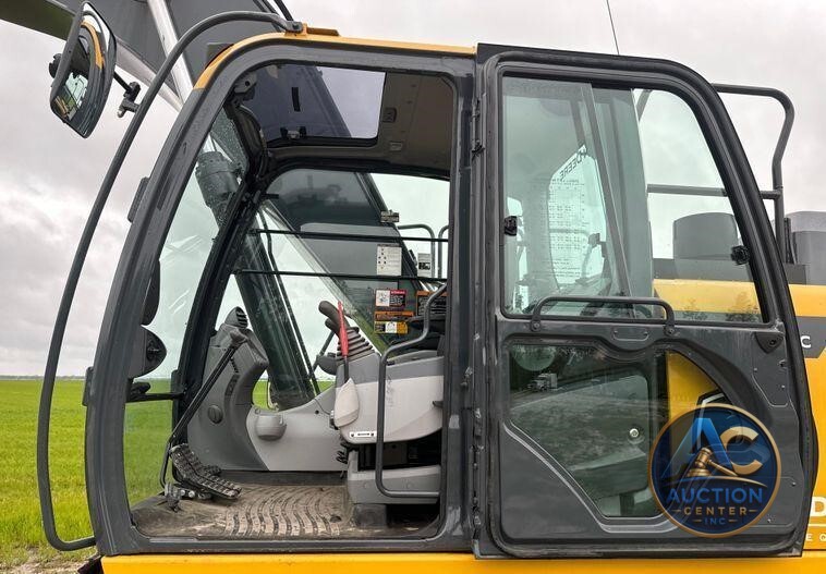 2022 John Deere 250G LC excavator