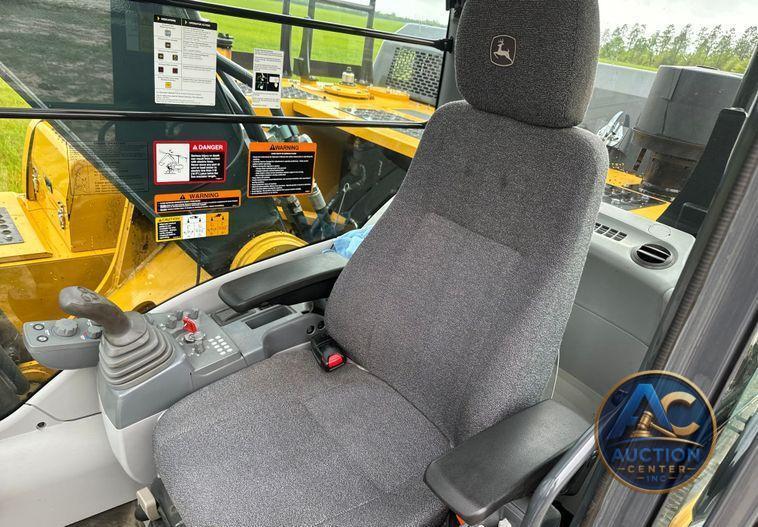 2022 John Deere 250G LC excavator