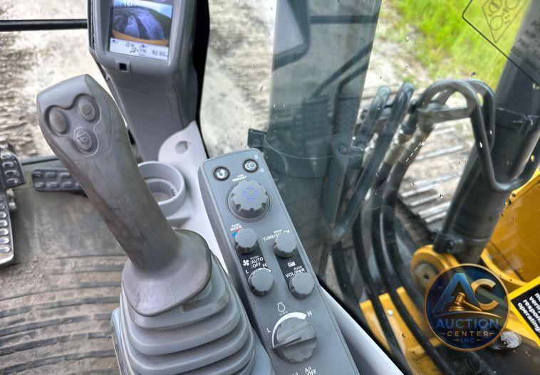 2022 John Deere 250G LC excavator