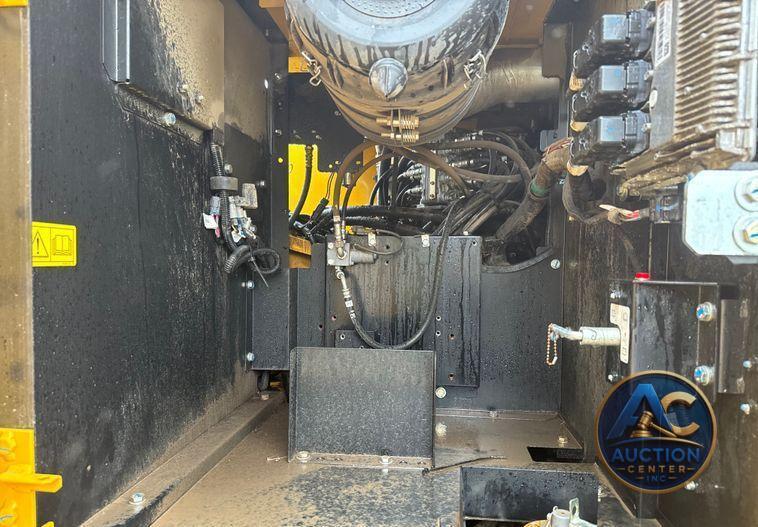 2022 John Deere 250G LC excavator