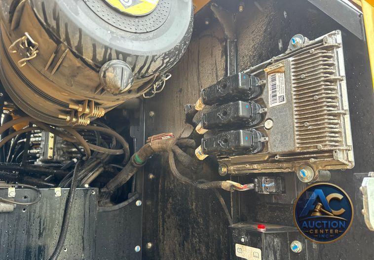 2022 John Deere 250G LC excavator