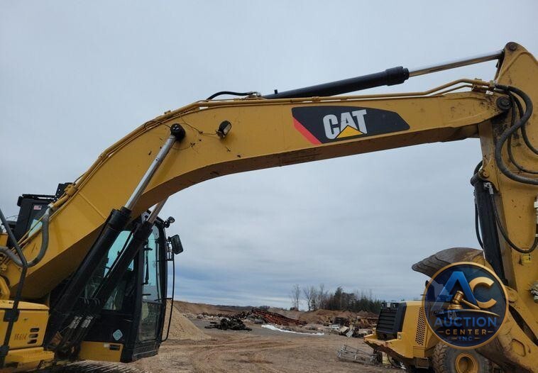 2017 Caterpillar 323FL excavator