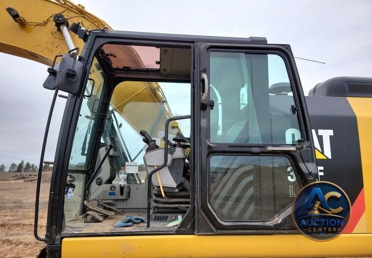 2017 Caterpillar 323FL excavator