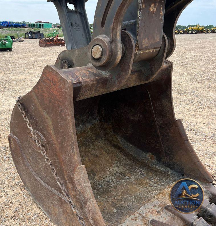 2017 John Deere 210G LC  excavator