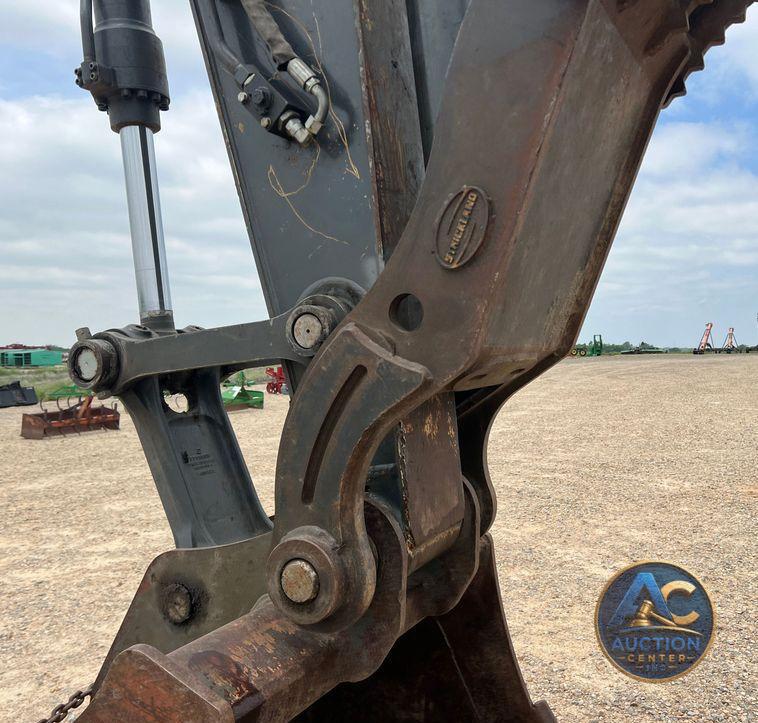 2017 John Deere 210G LC  excavator