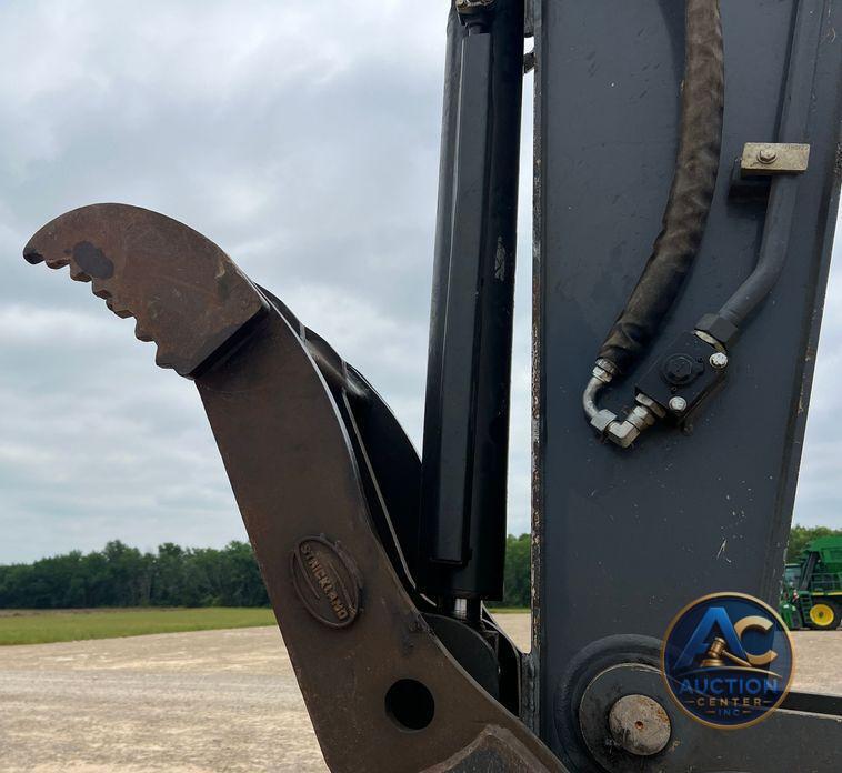 2017 John Deere 210G LC  excavator
