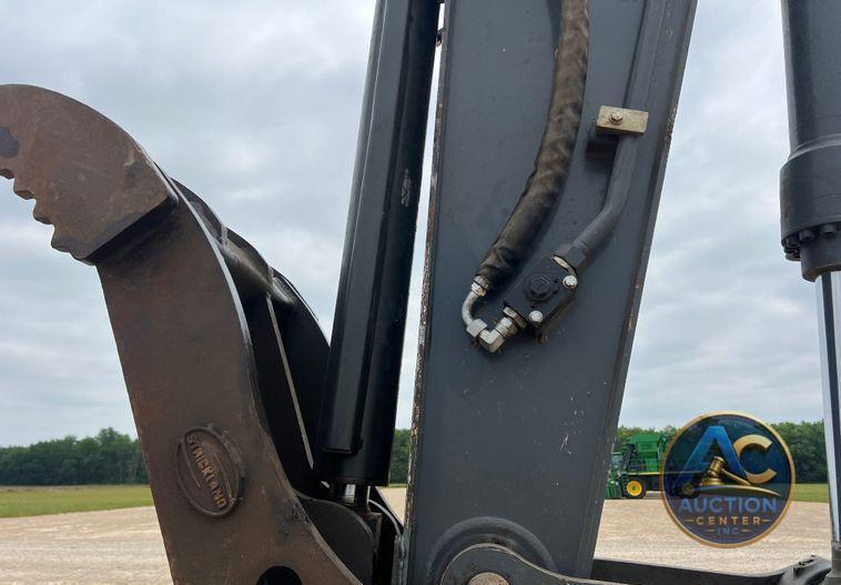 2017 John Deere 210G LC  excavator