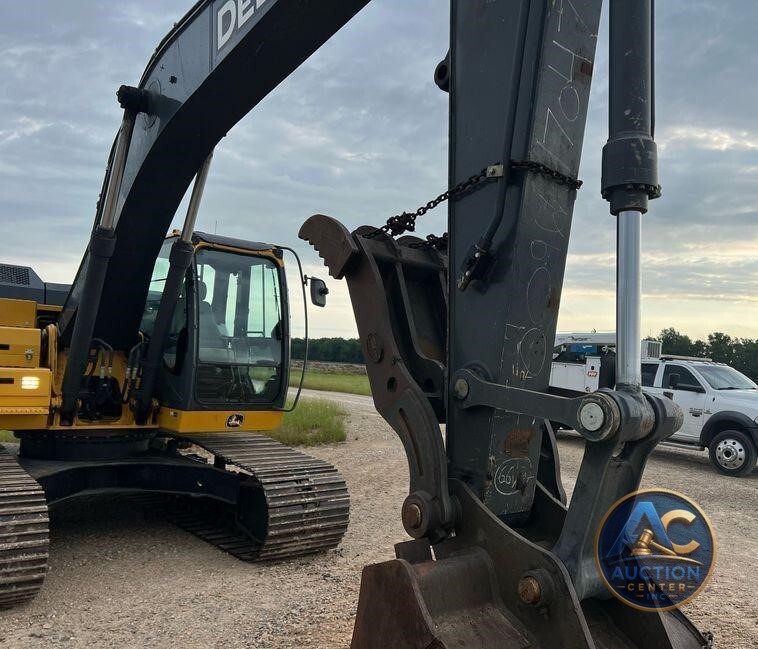2017 John Deere 210G LC  excavator