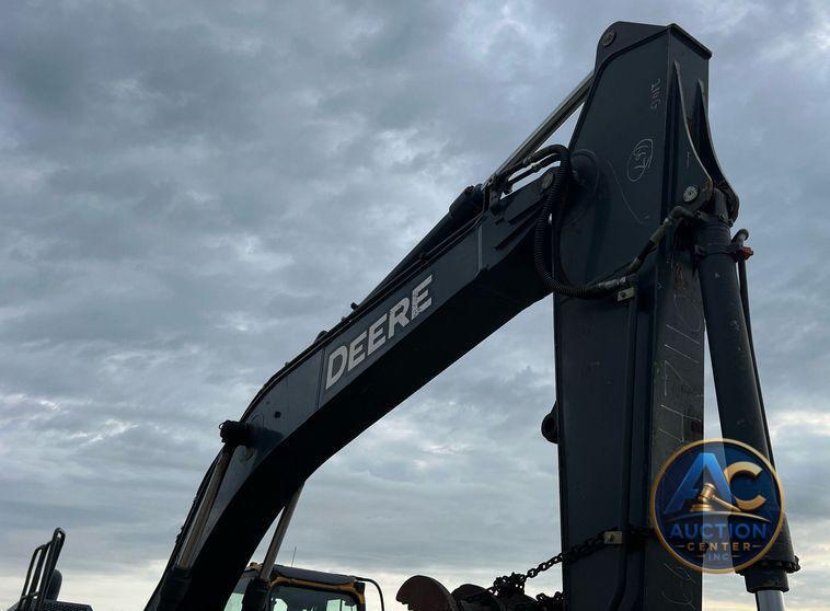 2017 John Deere 210G LC  excavator