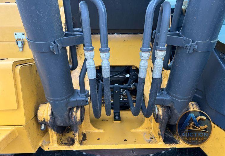 2017 John Deere 210G LC  excavator