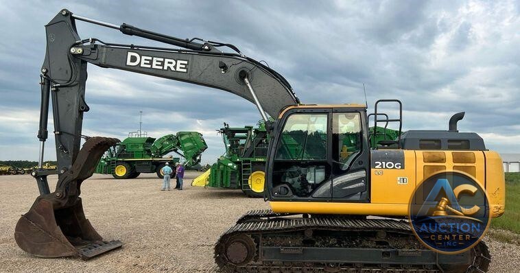 2017 John Deere 210G LC  excavator