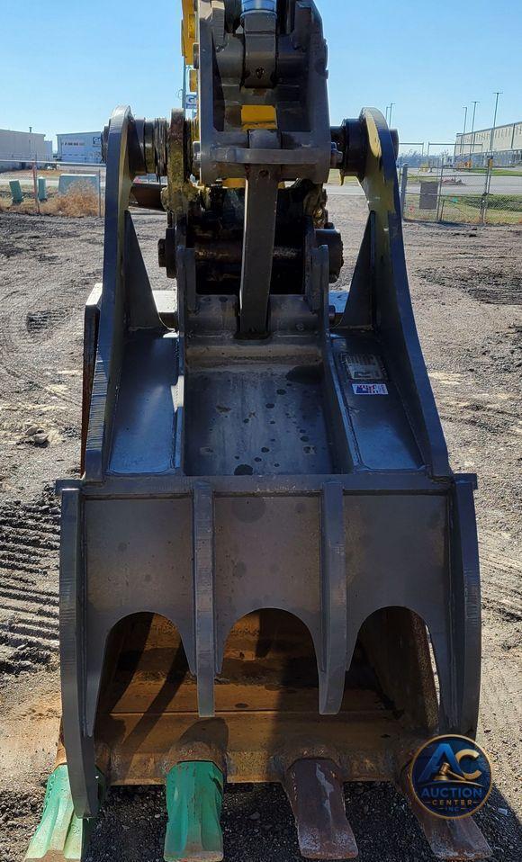 2019 Komatsu PC240LC-11  excavator