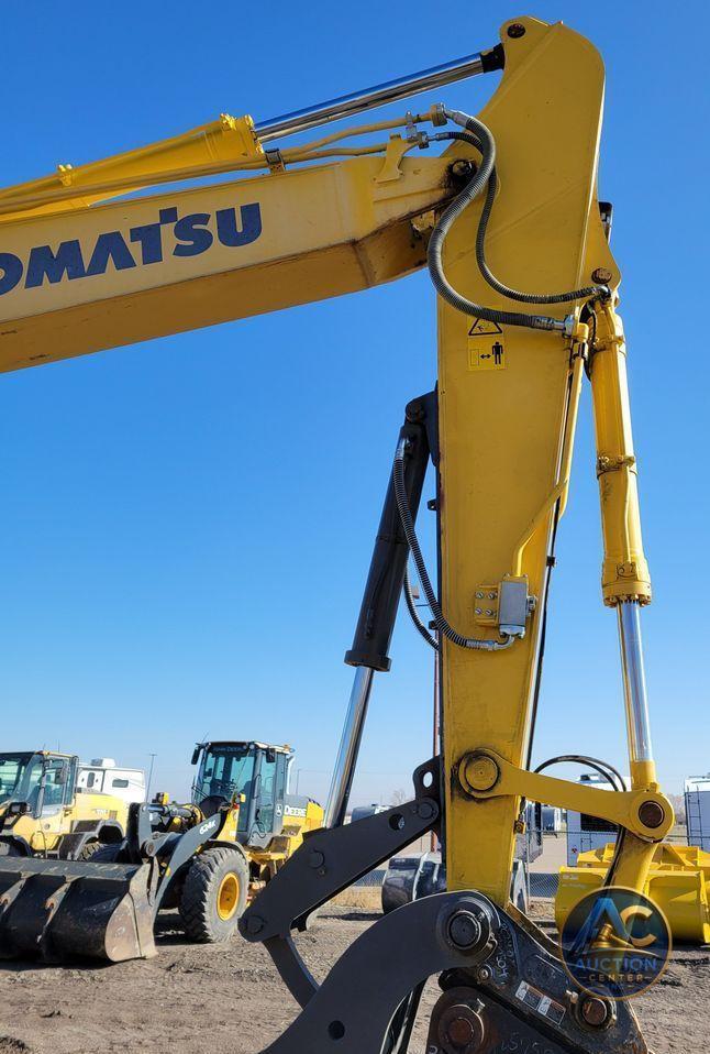 2019 Komatsu PC240LC-11  excavator