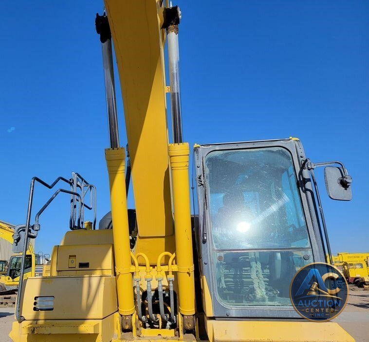 2019 Komatsu PC240LC-11  excavator