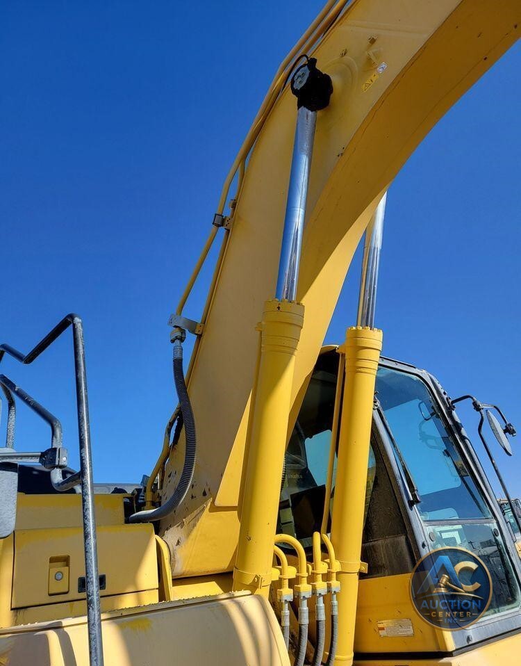 2019 Komatsu PC240LC-11  excavator