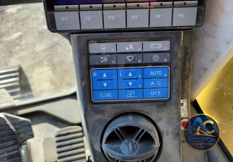 2019 Komatsu PC240LC-11  excavator