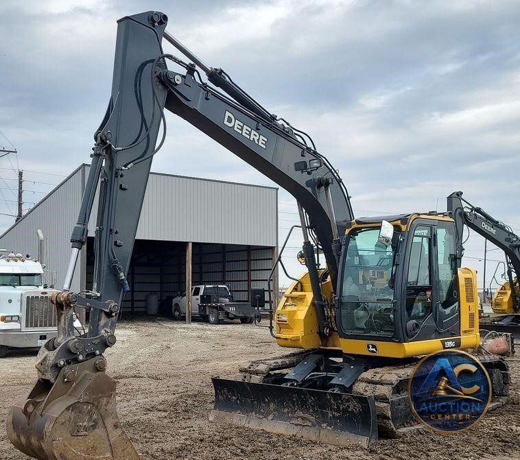 2022 John Deere 135G  excavator