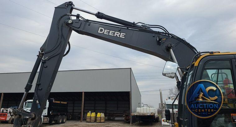 2022 John Deere 135G  excavator