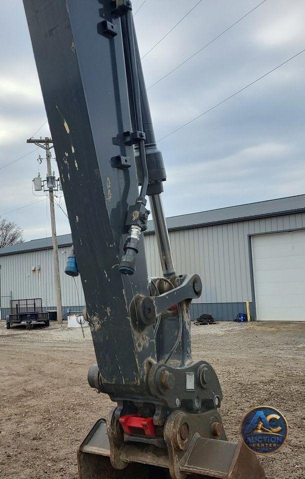 2022 John Deere 135G  excavator