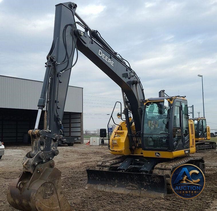 2022 John Deere 135G  excavator