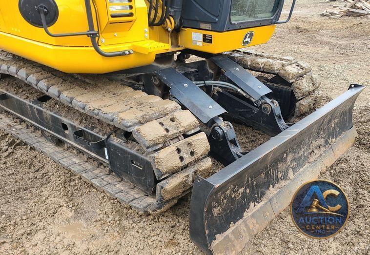 2022 John Deere 135G  excavator