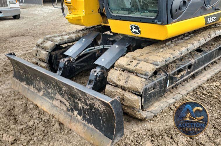 2022 John Deere 135G  excavator