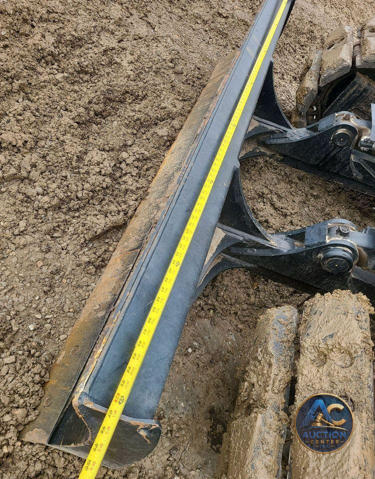 2022 John Deere 135G  excavator