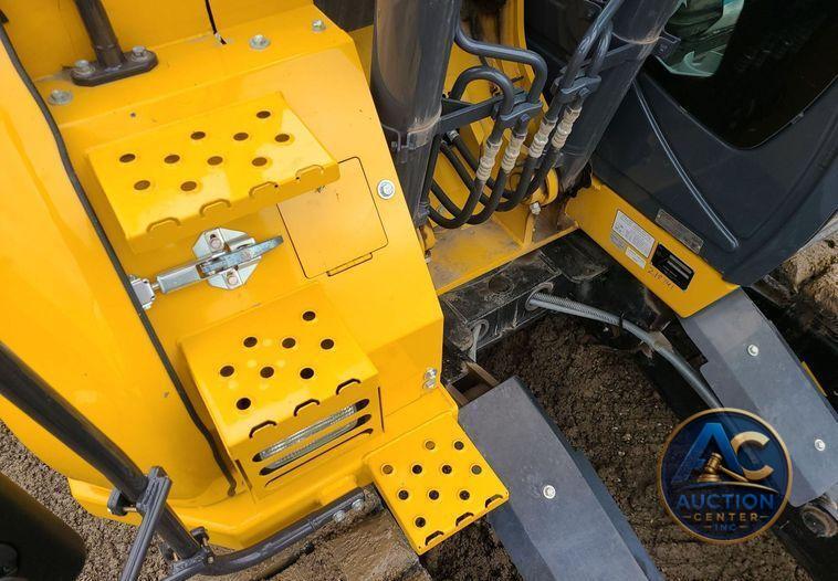 2022 John Deere 135G  excavator