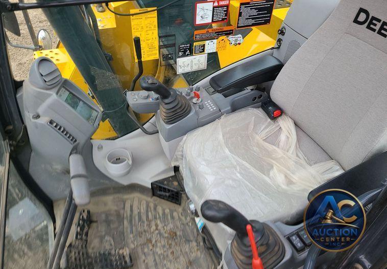 2022 John Deere 135G  excavator