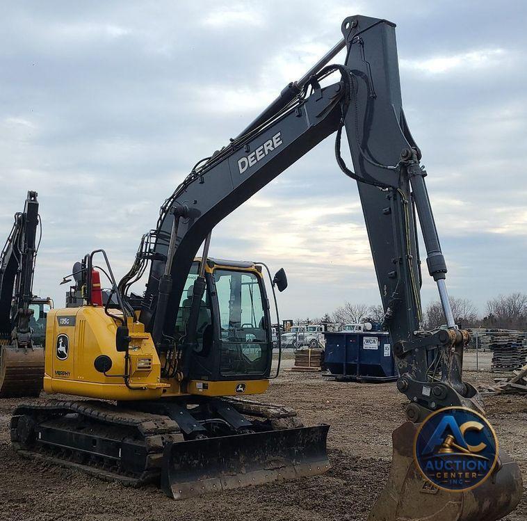 2022 John Deere 135G  excavator