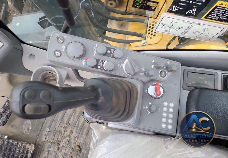 2022 John Deere 135G  excavator
