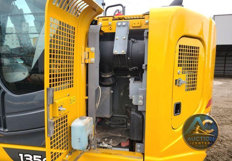 2022 John Deere 135G  excavator