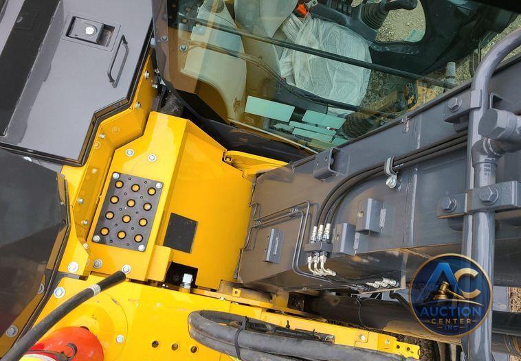 2022 John Deere 135G  excavator