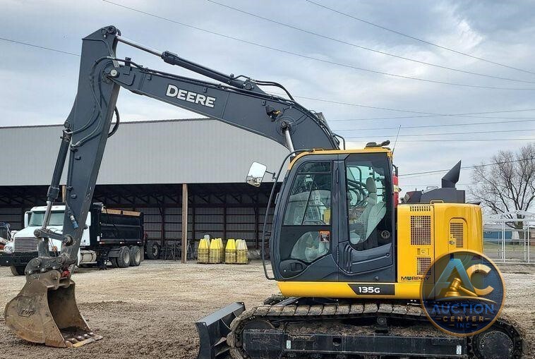 2022 John Deere 135G  excavator
