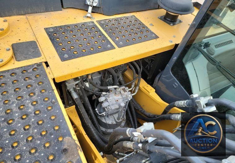 2018 John Deere 210G LC  excavator