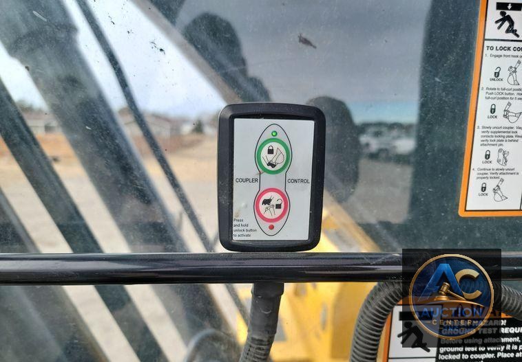 2018 John Deere 210G LC  excavator